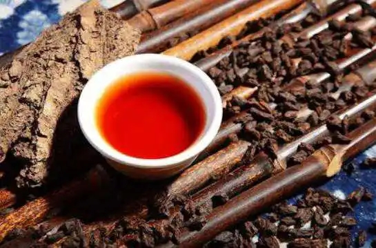 喝普洱茶出汗是怎么回事？