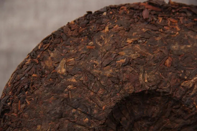 如何判斷普洱茶是否發(fā)霉？發(fā)霉的普洱茶應該怎么處理？