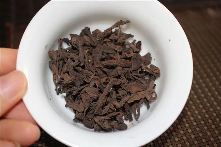 普洱茶的“樟香、棗香、糯香”等香味由什么決定？