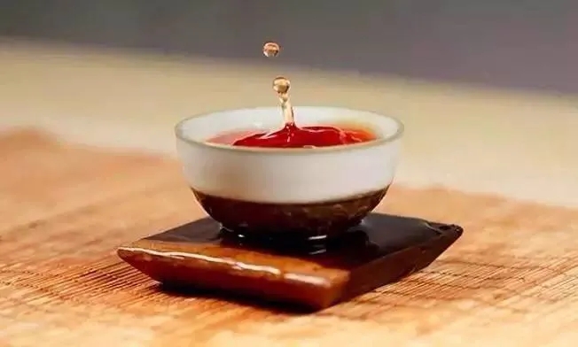 從時(shí)間維度來看，普洱茶的尷尬期并不可怕